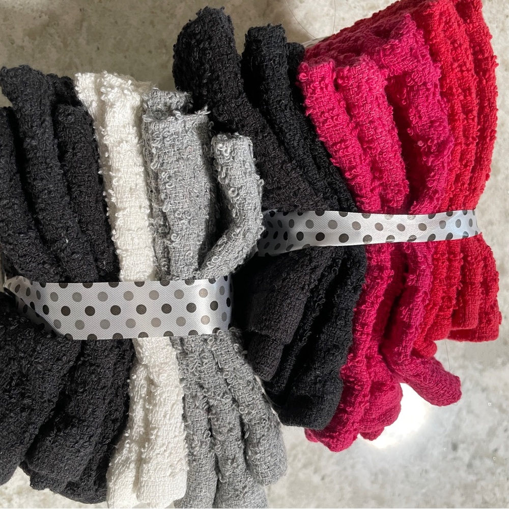 2 packs/16 washcloths in Black, Gray, White, and Red Towels